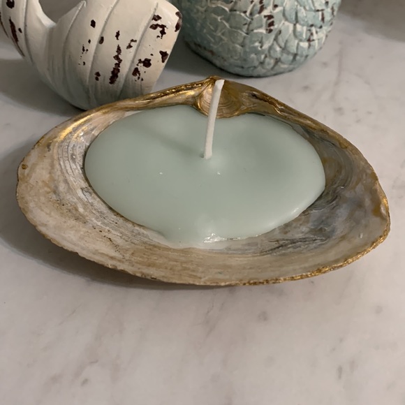 Homemade Ocean Breeze Scented Seashell Candle - Picture 2 of 9
